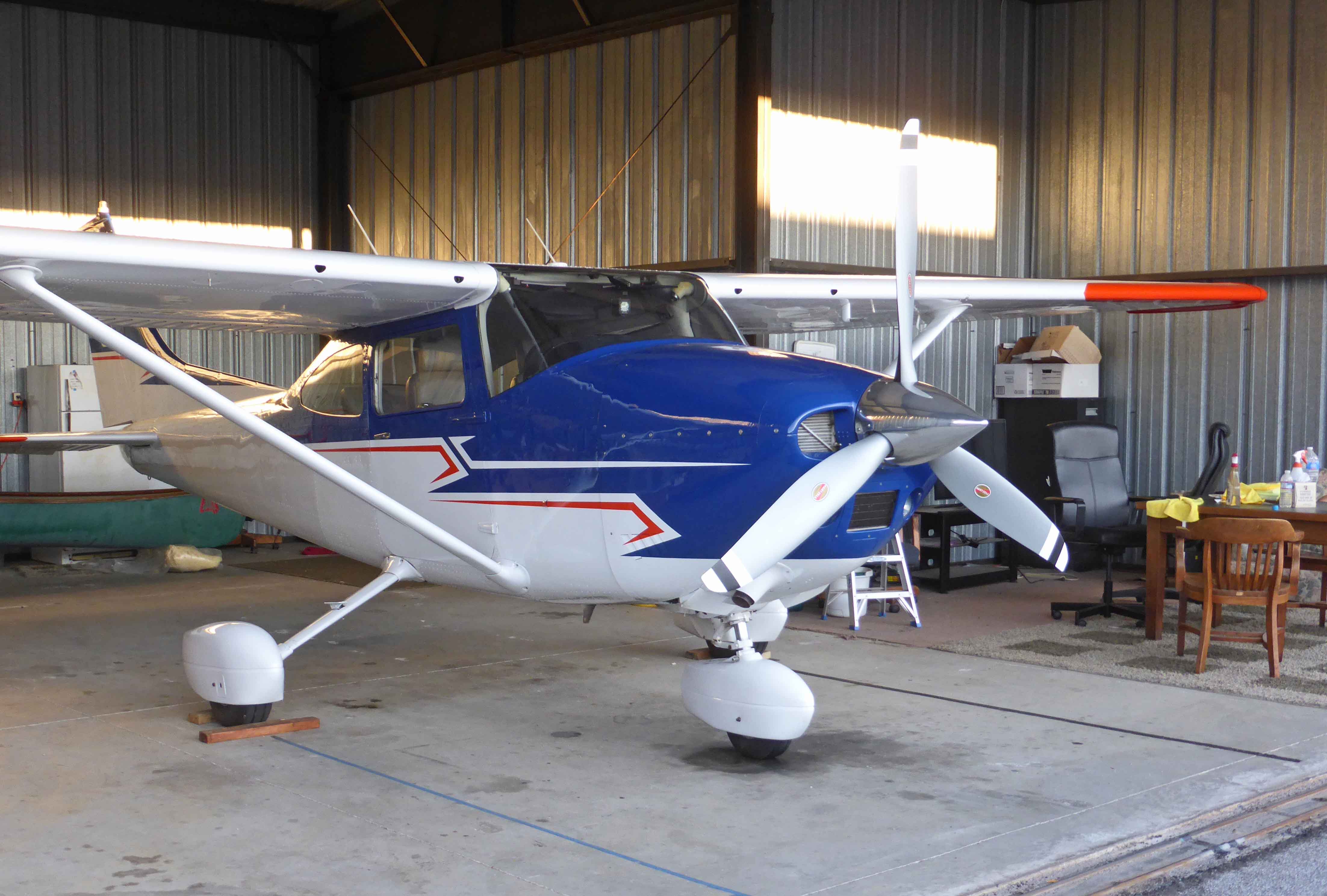 N1216M in its hangar